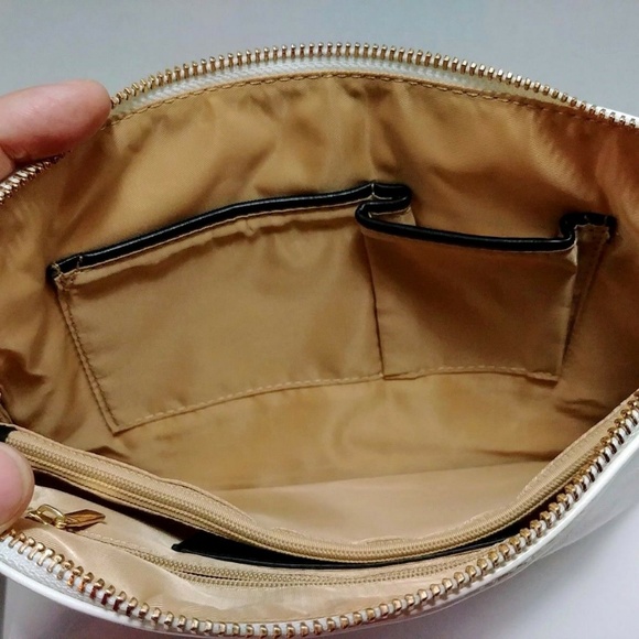 Le Motto - 'More Elegance, Less Arrogance' Clutch - Picture 8 of 8